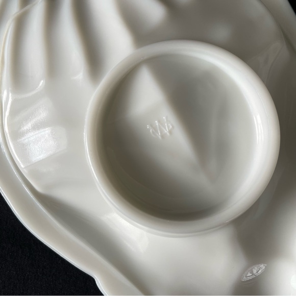 Opened Hands Trinket Dish - Westmoreland - Milk Glass - Picture 4 of 9